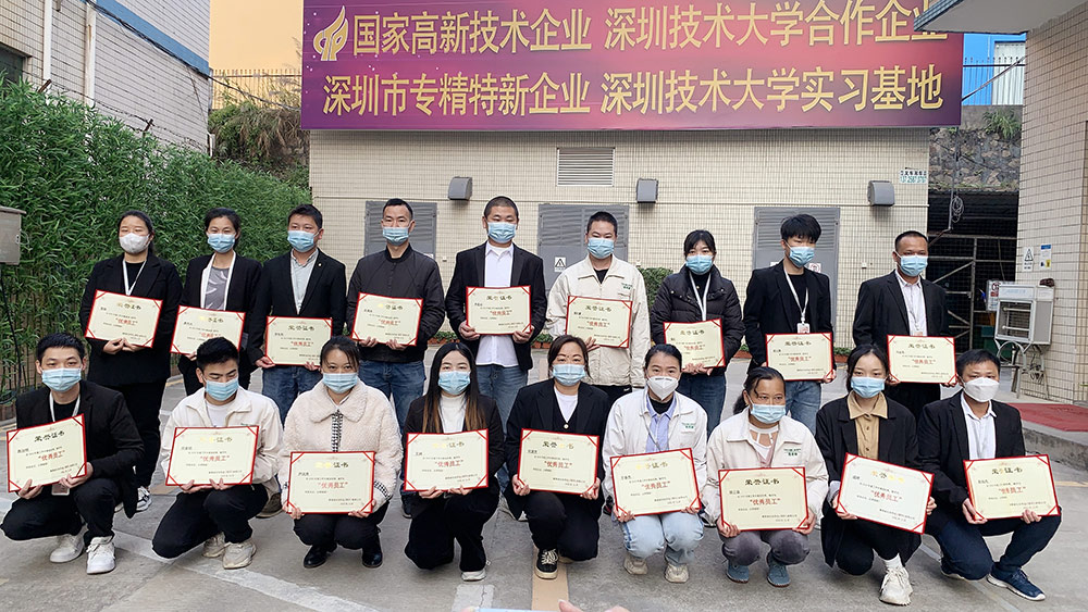 雅香麗化妝用品（深圳）有限公司預祝大家度過一個平安祥和、喜慶歡樂的元旦假期！